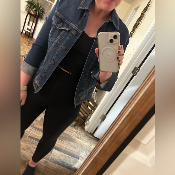 Old navy cropped Jean jacket - Picture 3 of 3